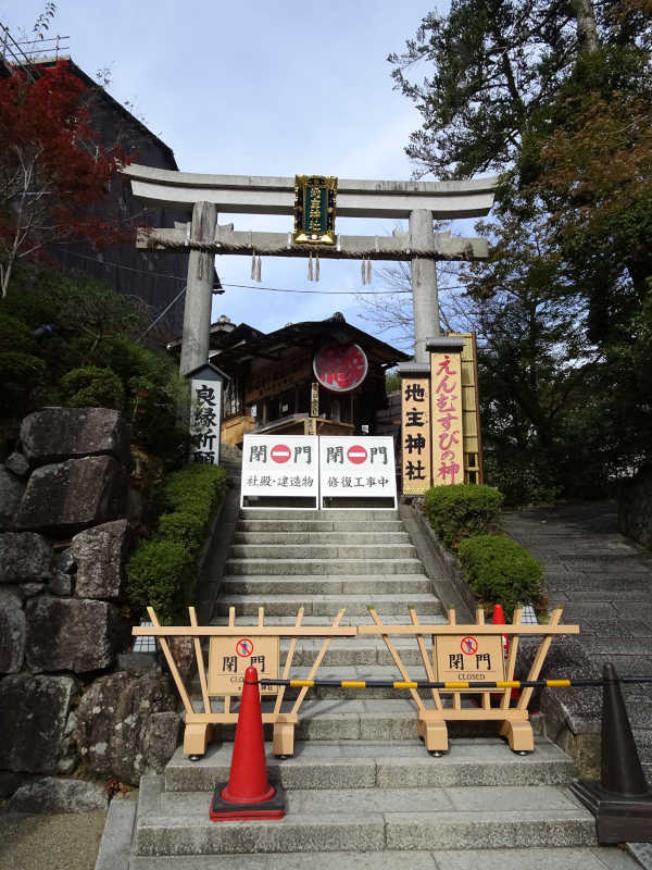 der Jishu-jinja Schrein, Baustelle