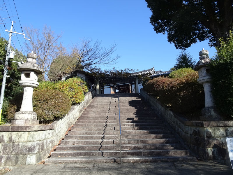 l'entrée de Hino-tanjo-in