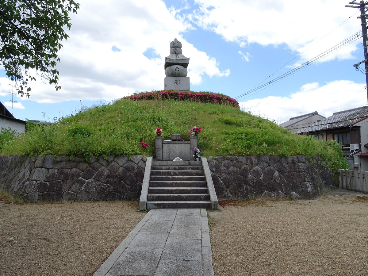 Mimi-zuka, la butte sous laquelle sont enterrés les nez et les oreilles des Coréens