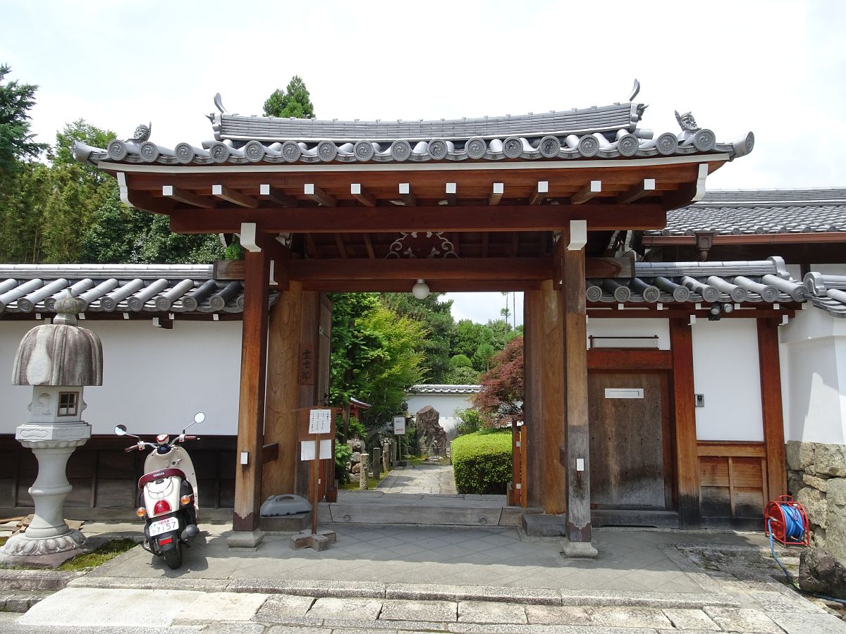 L’entrée du temple Reiun-in dans l’enceinte du temple Tofukuji