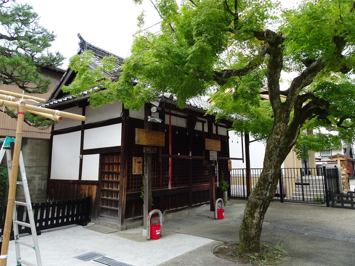 Le bâtiment, dans lequel la statue d’Enma-daio et celle d’Ono-no-Takamura sont déifiés 