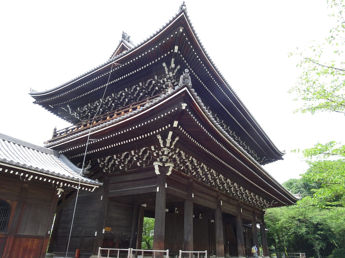 Le portail du temple Chion-in recouvert de 70,000 tuiles