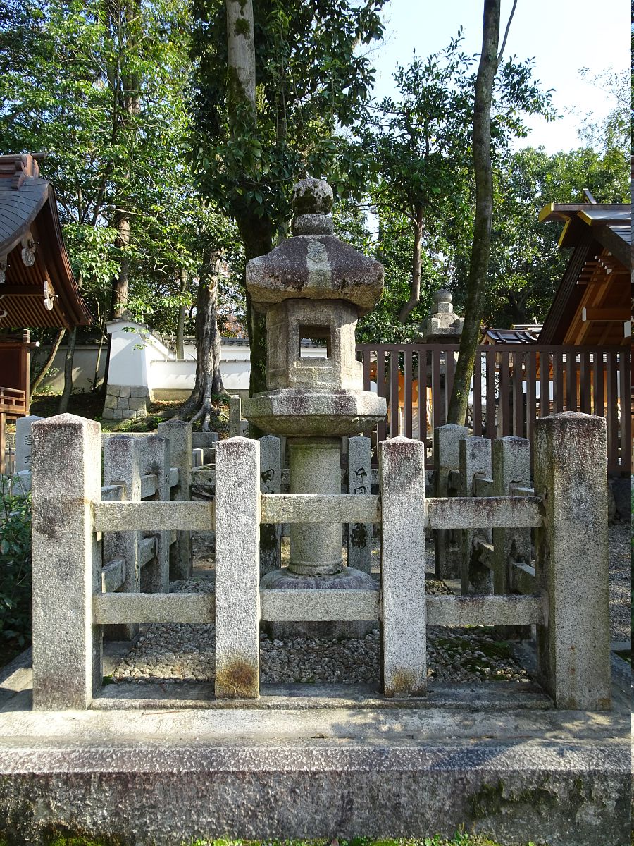 la lanterne en pierre, Tadamori-tôrô, autour de laquelle s’est passé un drame