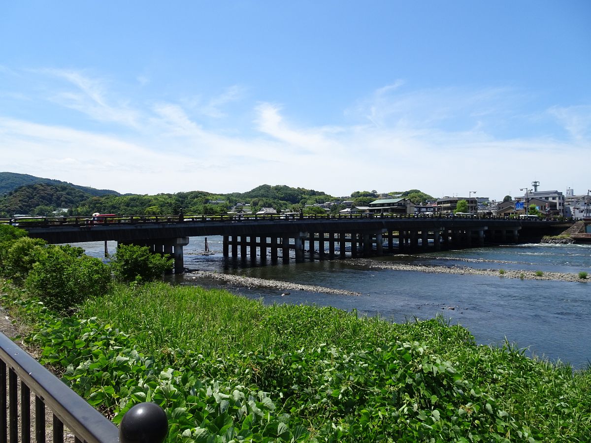 la rivière Uji, dans laquelle Hashihime s’est plongée à la fin