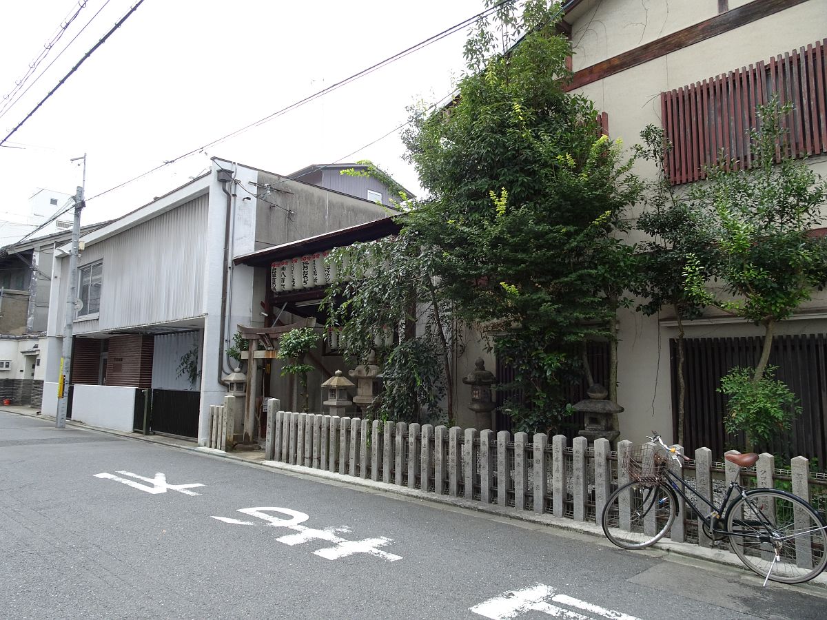 l’entrée du sanctuaire Matsubara-doso-jinja
