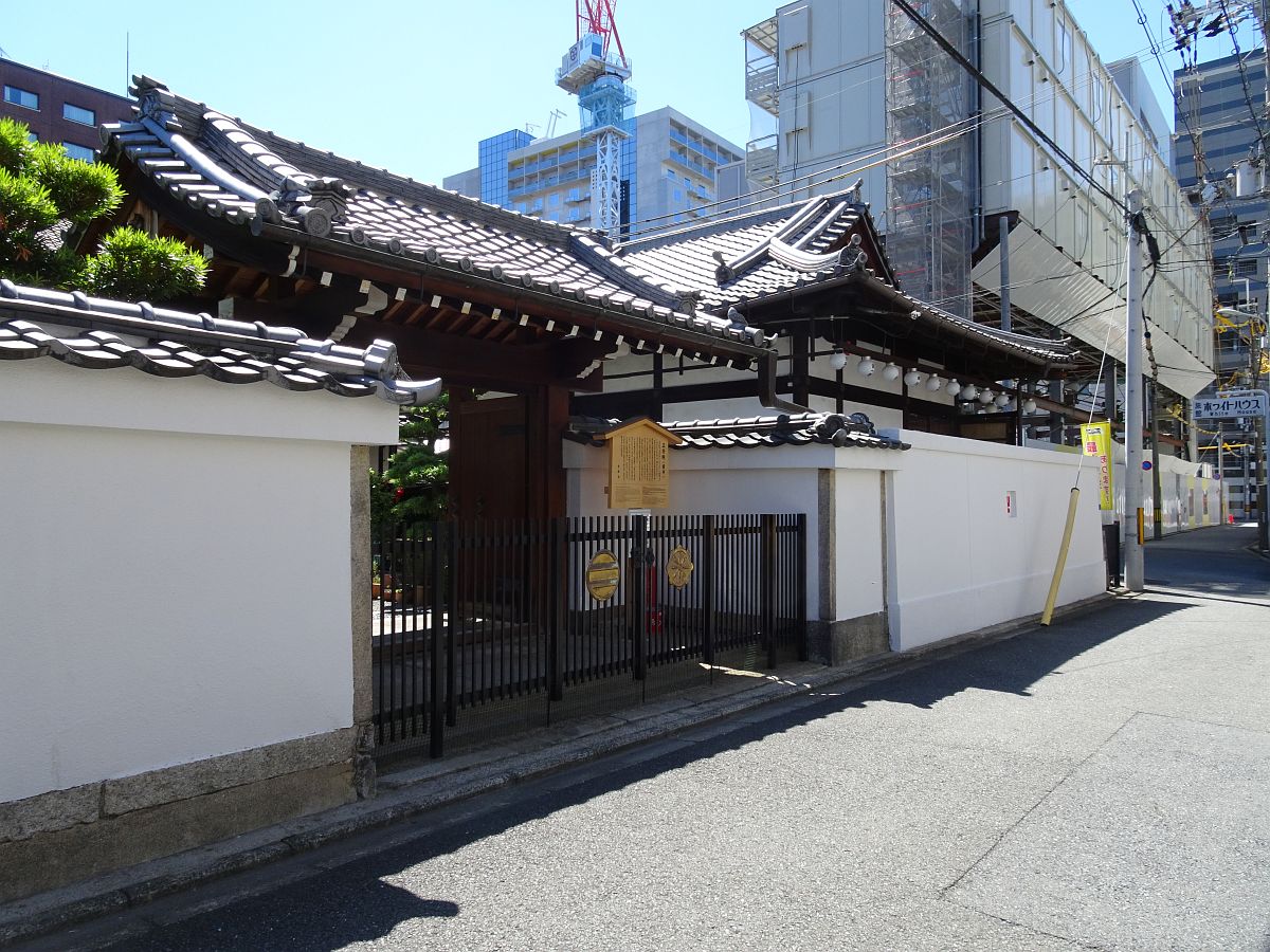 l’ entrée du temple Shogyo-in, par laquelle les visiteurs ne peuvent pas entrer dedans